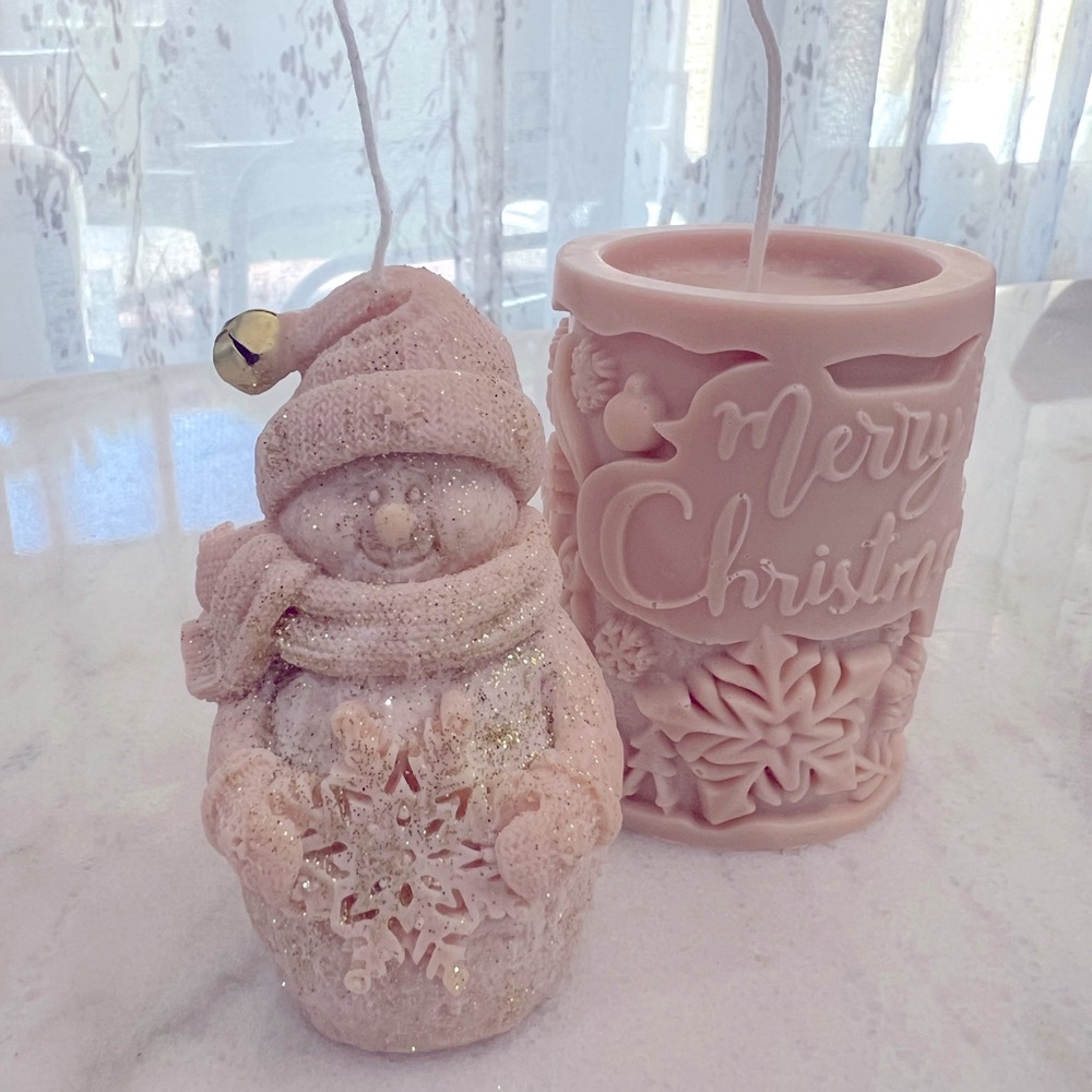 🎄🎄Beautiful Christmas candles, small column and a snowman w/ gold bell hat🎅🎅